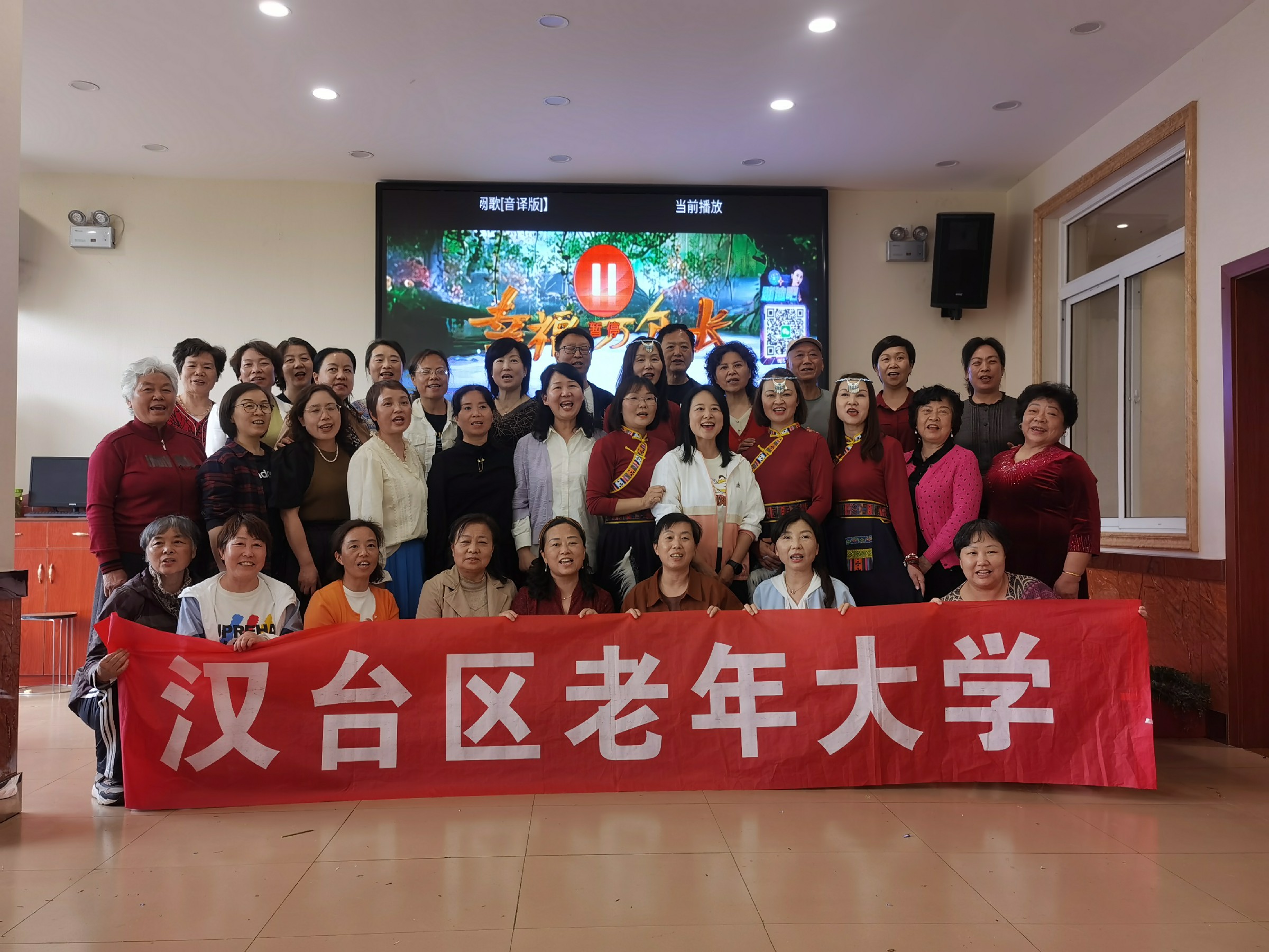 汉中市汉台区老年大学声乐班开展第二课堂活动