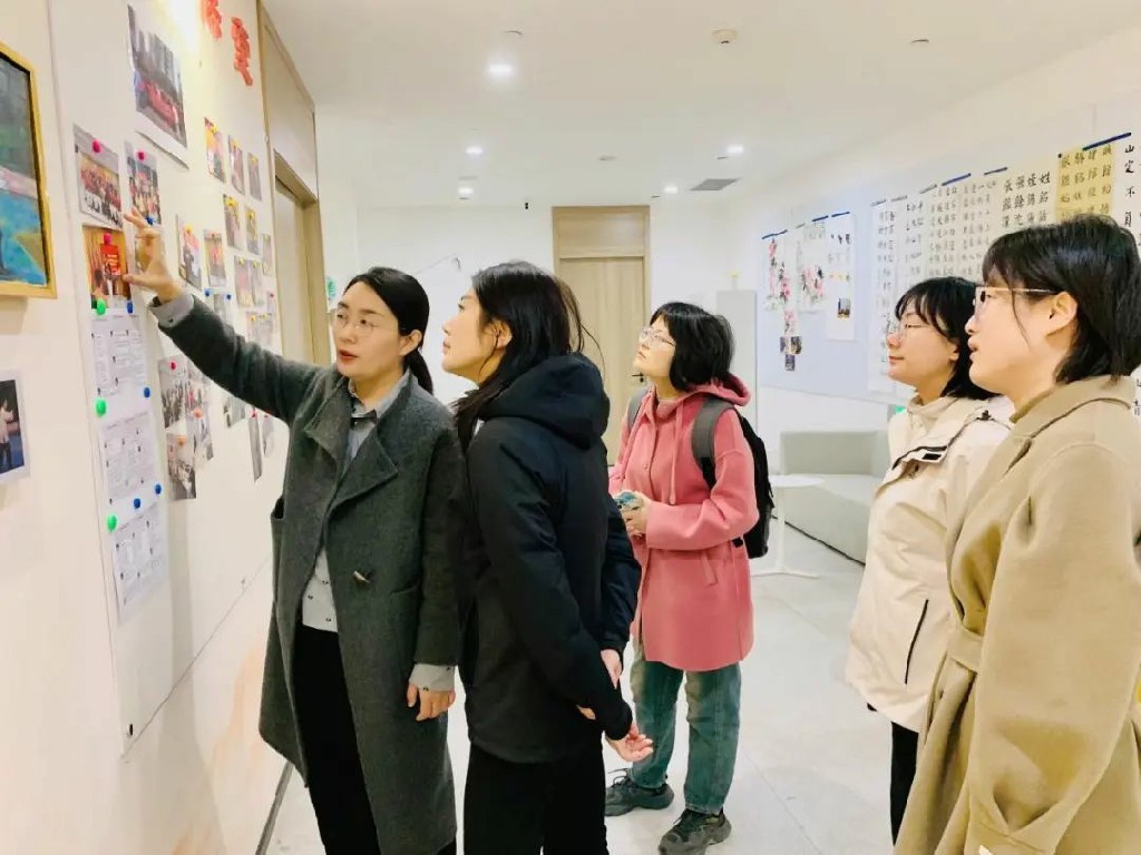 西安老年大学文景西区社区教学点与太平路社区教学点开展交流学习活动