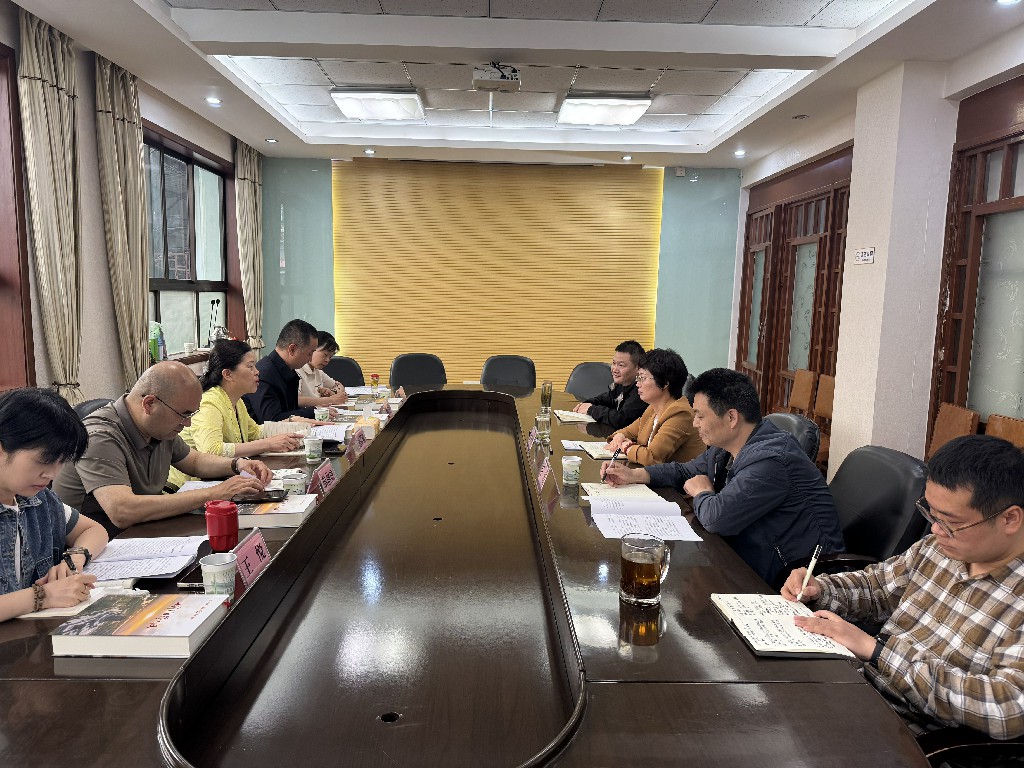 陕西老年大学调研组来汉中检查调研老年大学工作