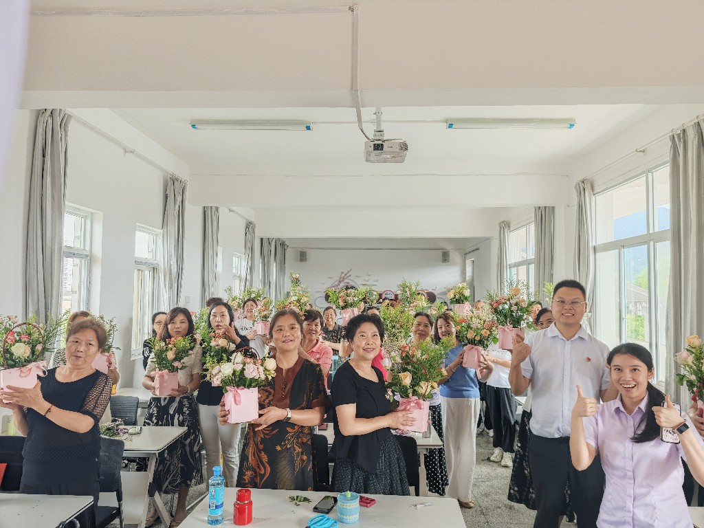汉中市南郑区老年大学举办“红心永向党 幸福享晚年”主题联谊活动