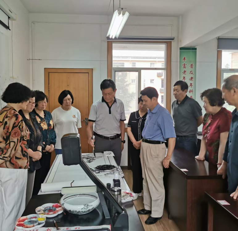 西乡：桂香氤氲醉清秋 银龄学子启新航