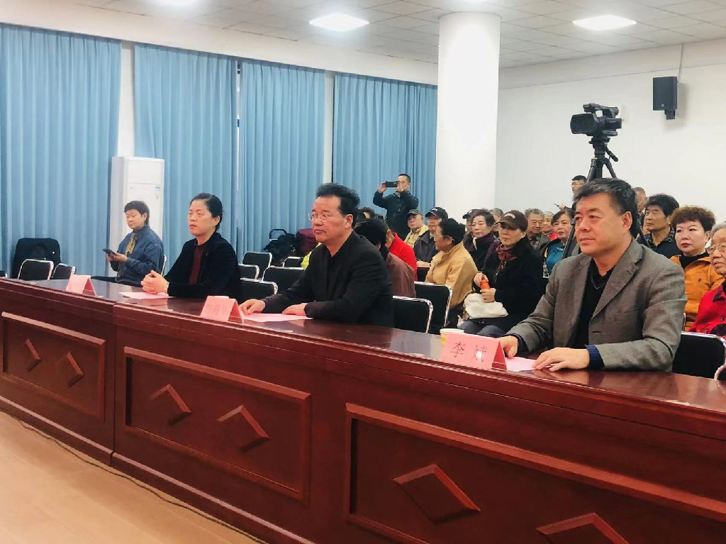 陕西老年大学举办重阳节书画展及京剧专场演出