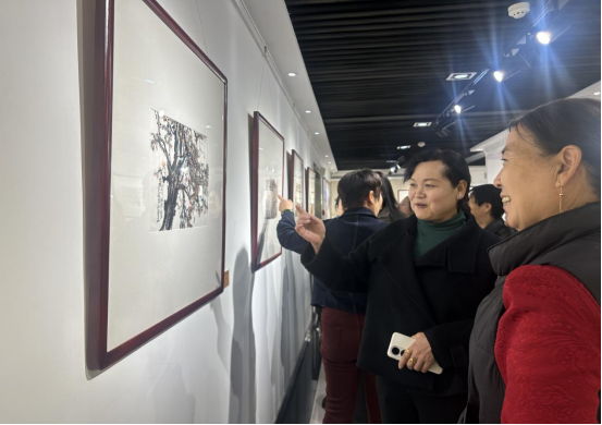 延安老年大学宜川分校组织学员参观本土风情书画展