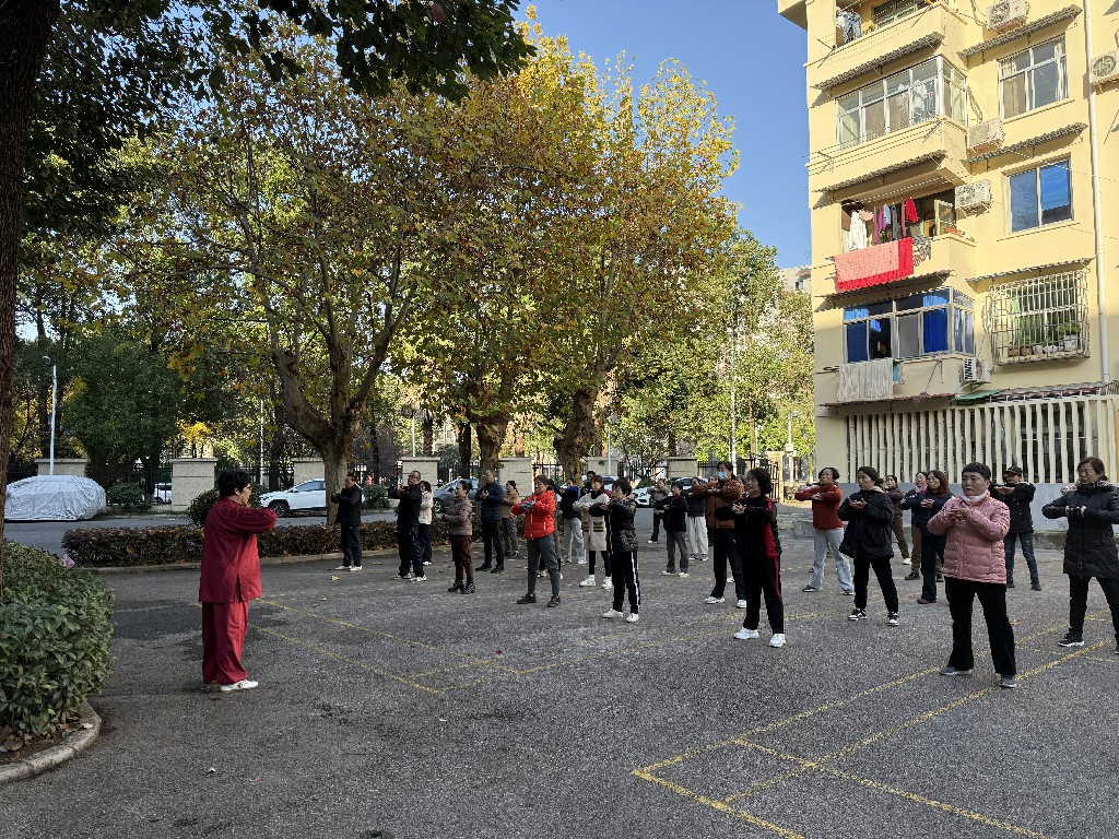 汉中市汉台区老年大学与区委党校联合举办八段锦公开课