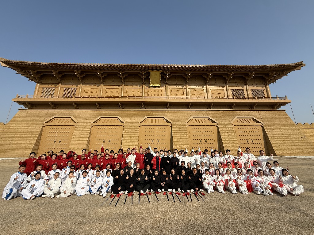 西安老年大学举办百人太极拳展演活动