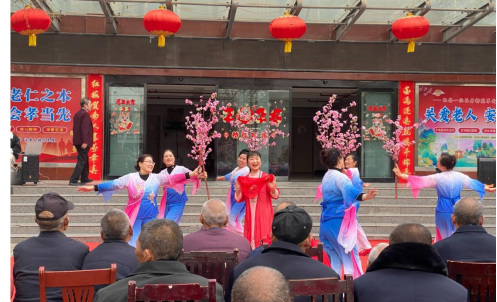 大荔县老年大学曲艺班开展“第二课堂”慰问演出