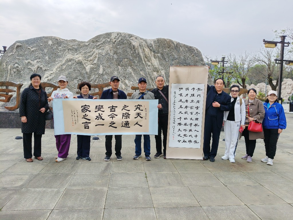 渭南市临渭区老年大学开展主题文化采风活动