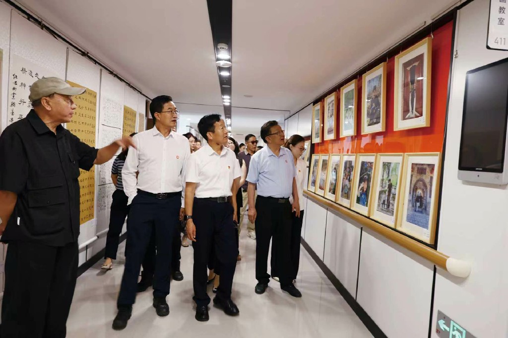 榆林市老年大学2025—2026学年第二学期书画摄影系教学成果汇报展开幕