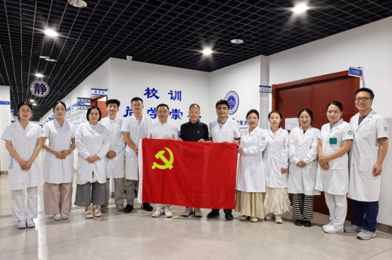 西安交大老年大学举行“中老年口腔健康保健”讲座暨义诊活动
