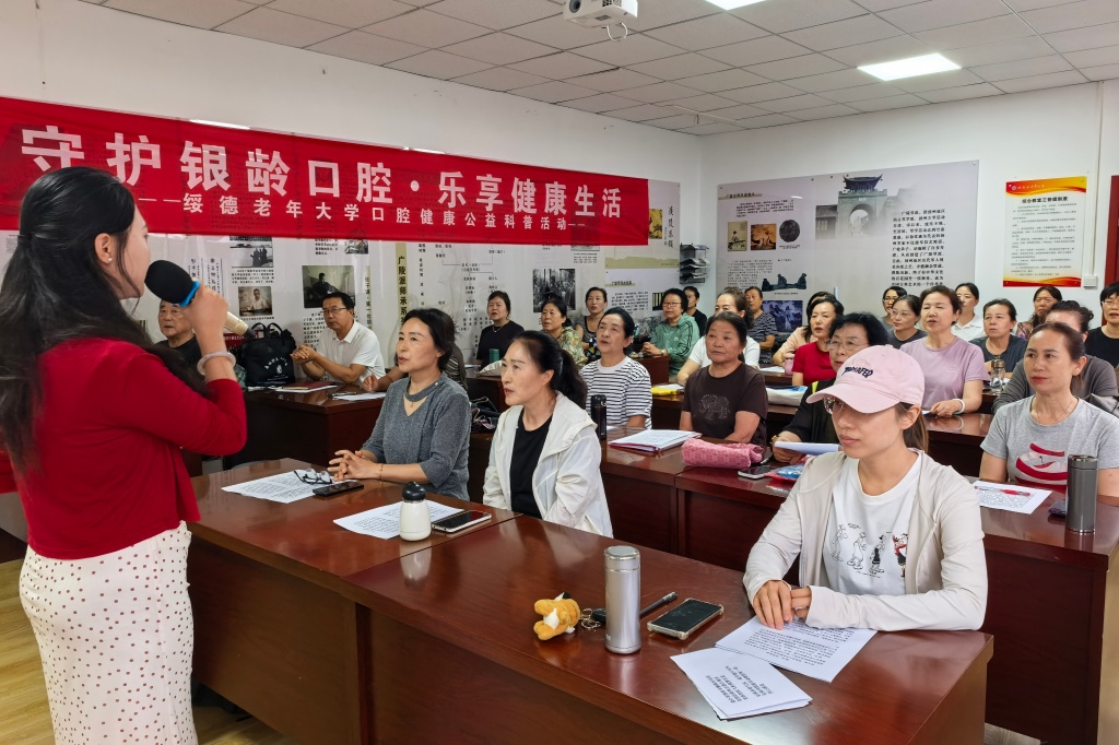 绥德县老年大学新学期顺利开课